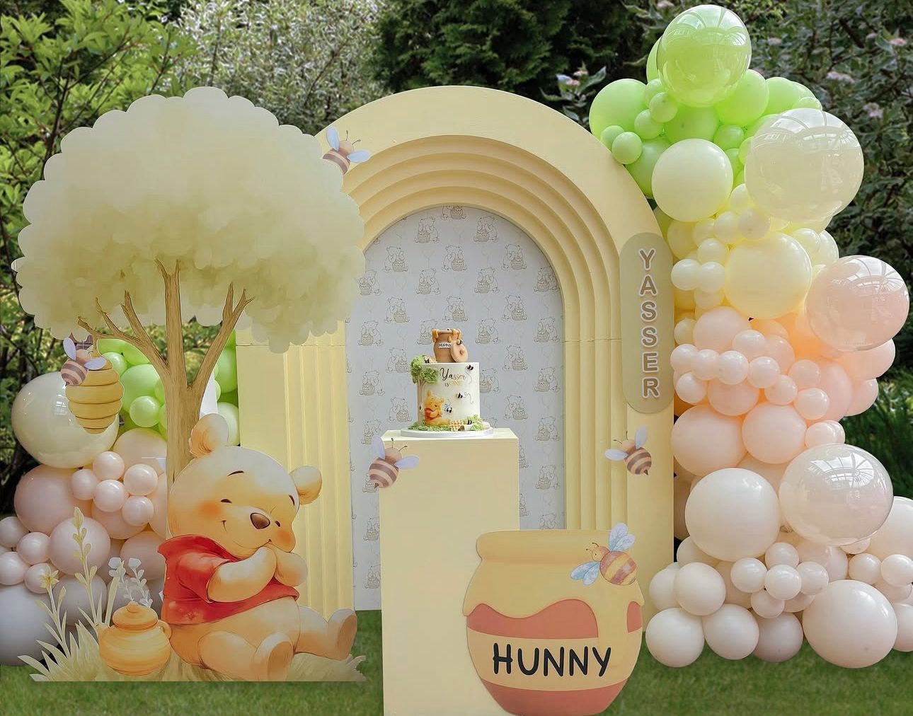 Winnie the Pooh Balloon Decoration Setup | Birthday & Baby Shower Backdrop with Pastel Balloons and Props