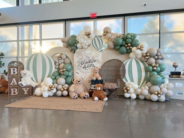 Enter a World Where Balloons Touch the Sky With Hot Air Balloon Decor