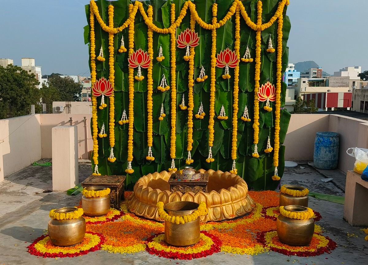 Traditional Banana Leaf & Marigold Sreemantham Decoration