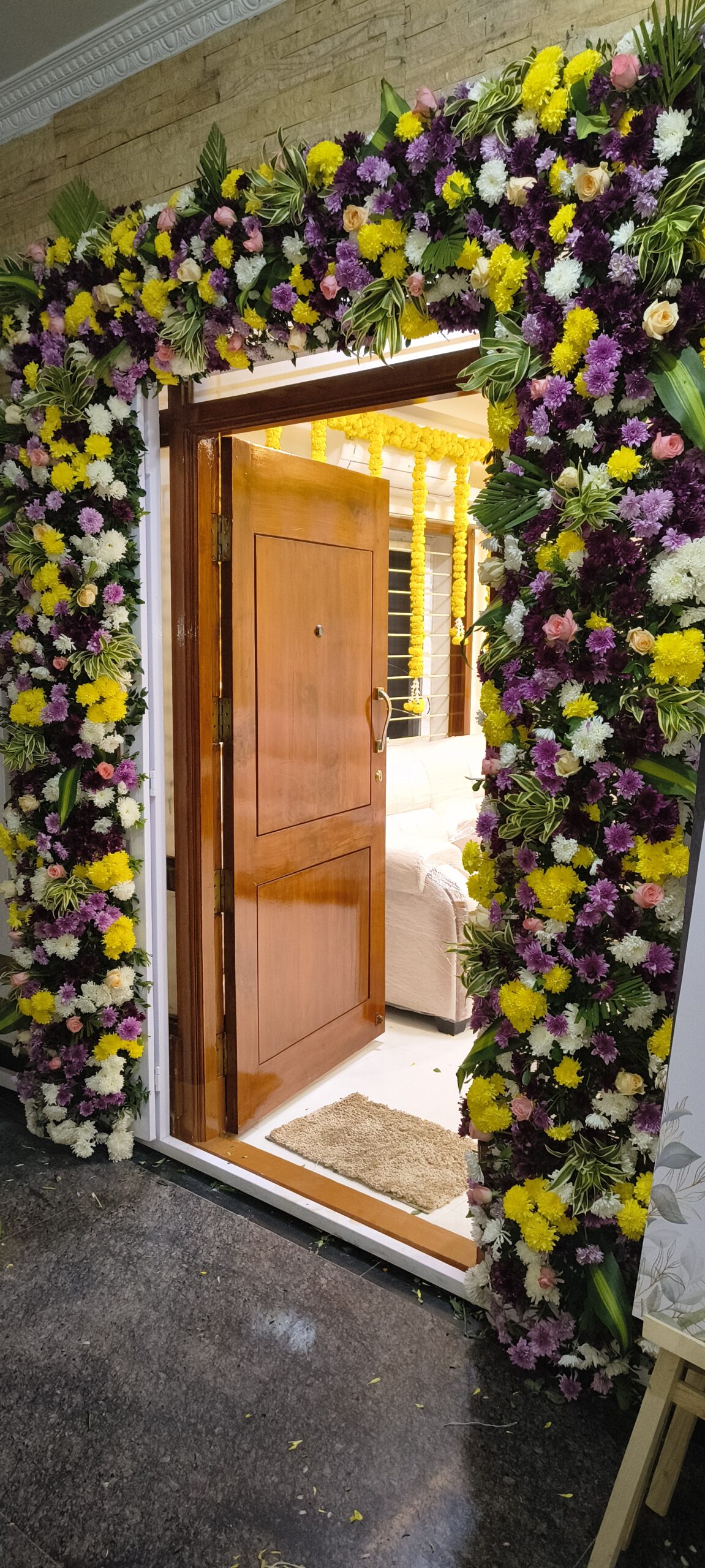 Premium Fresh Flower House Entrance Decoration