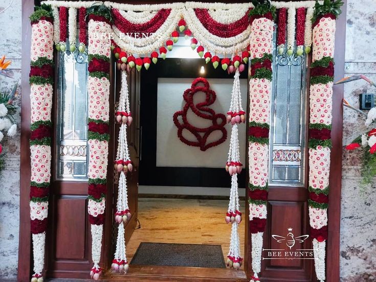 A grand entrance deserves a grand floral welcome!