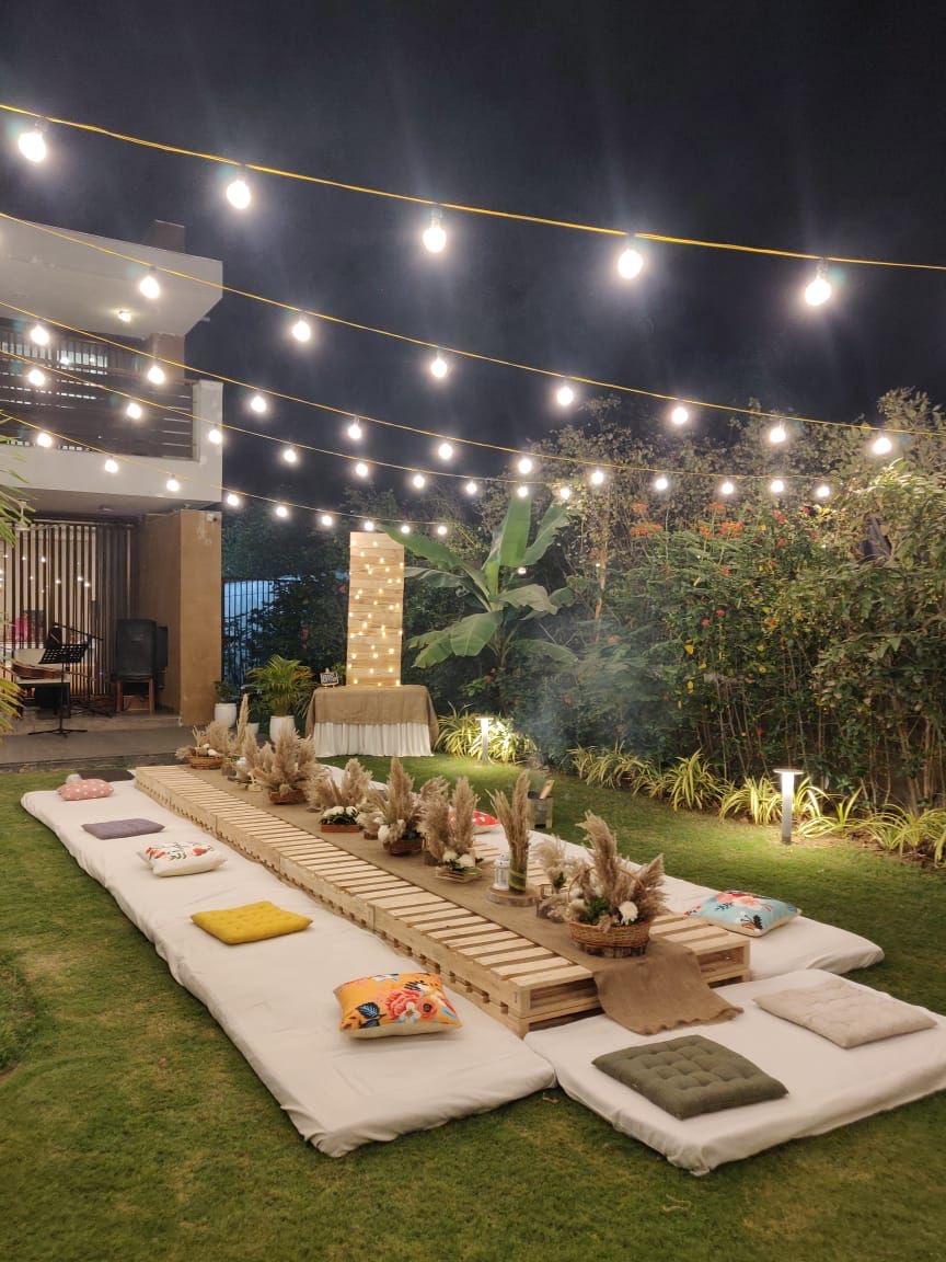 Festive Elegance With This Family/Friends Dinner Setup