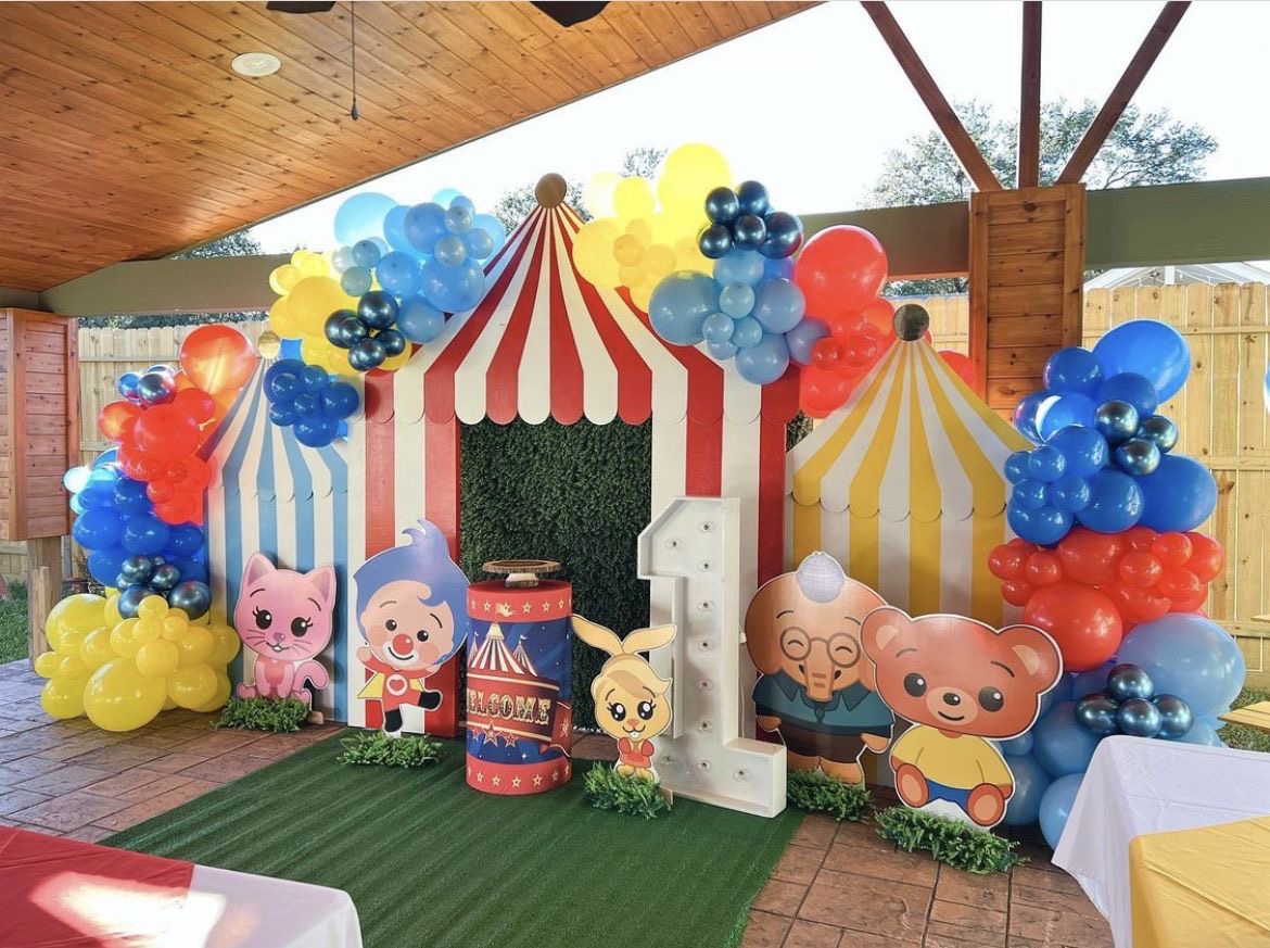 Dazzle Your Guests with Eye-Catching Circus Accents