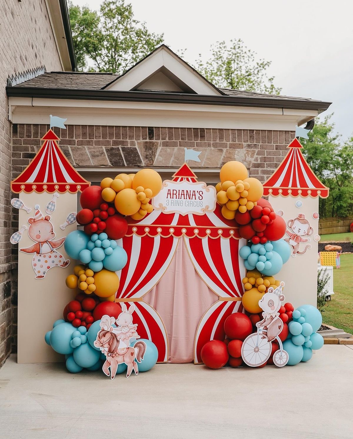 Dazzle Your Guests with Eye-Catching Circus Accents