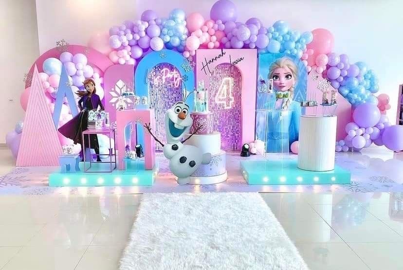 Chill Out with Anna and Elsa With This Frozen Themed Decor