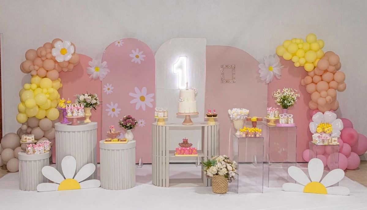 Create a Cozy Ambiance with Daisy Accents