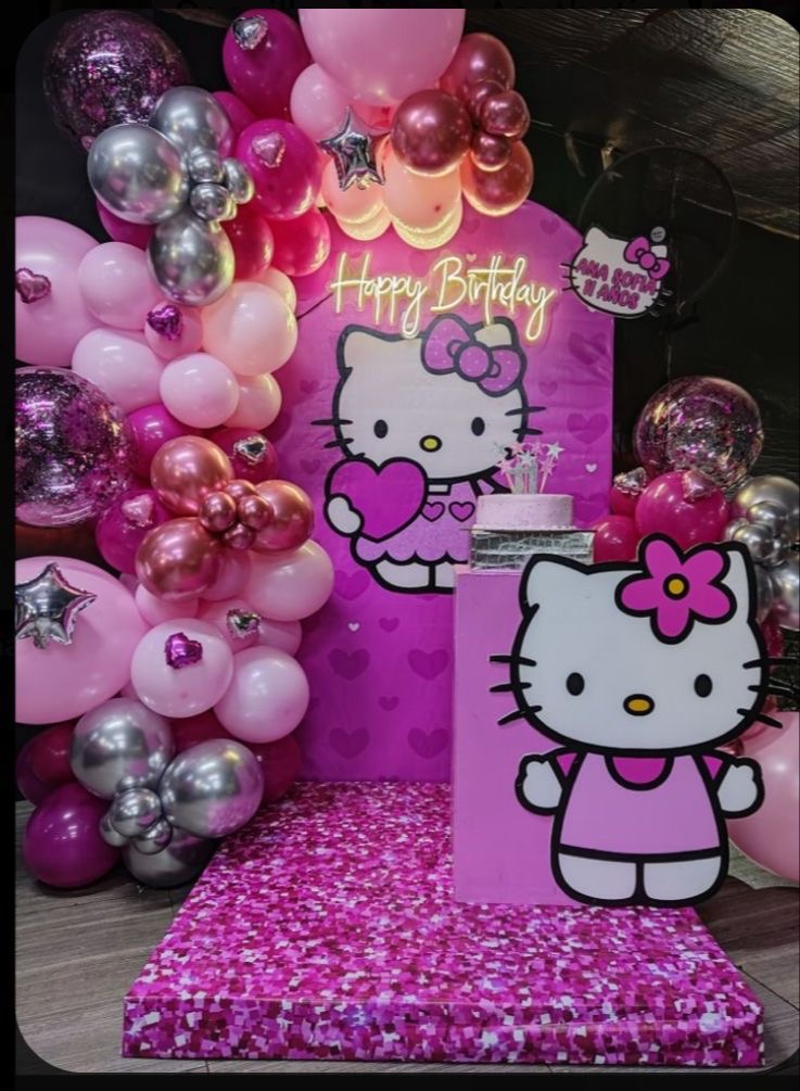 Hello Kitty Moments Adorable Decor