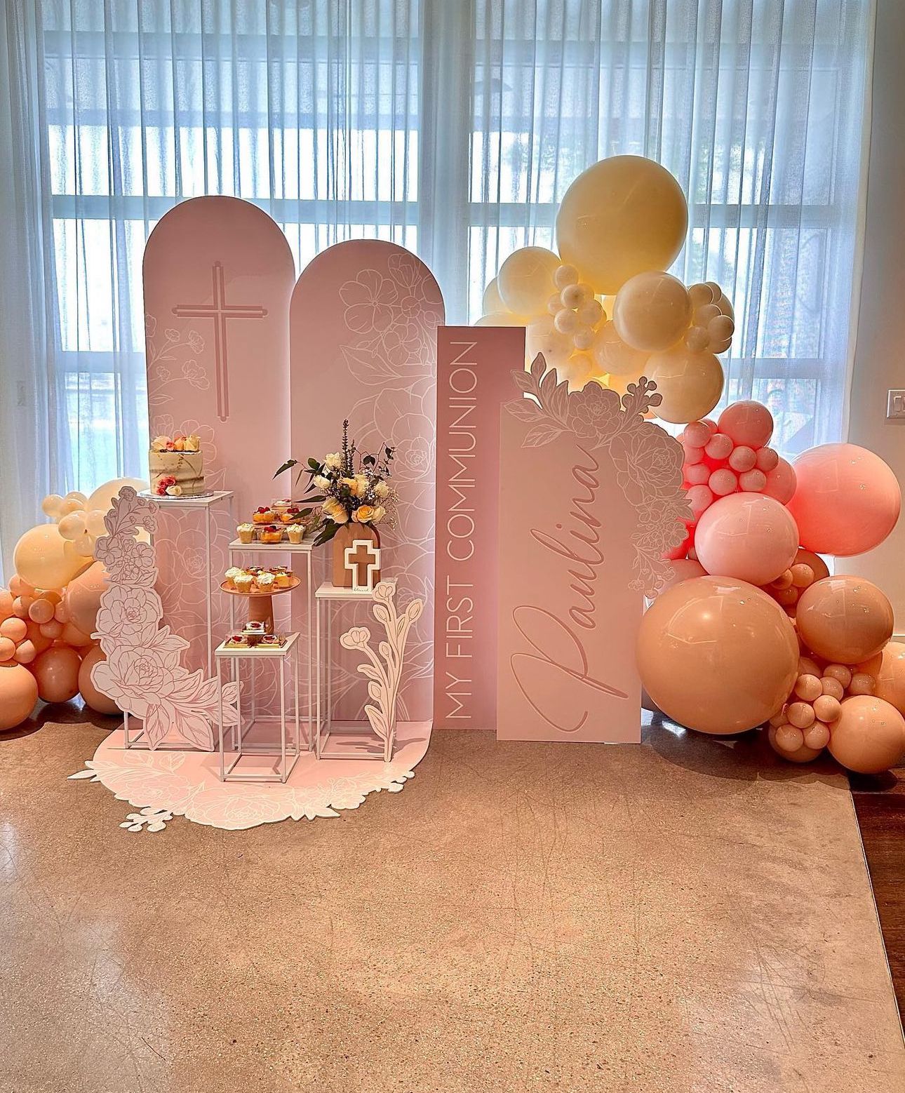Simple Theme Decor setup