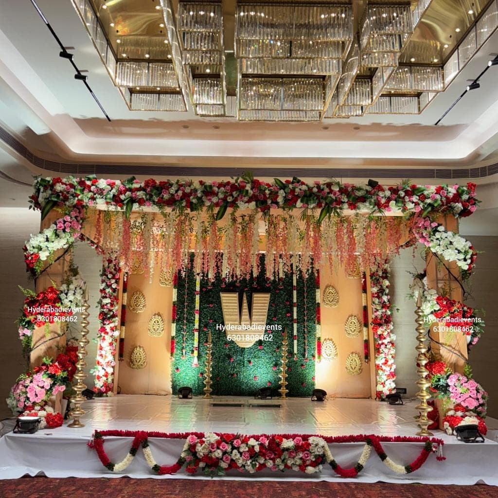 Traditional Mandapam Decor with a Touch of Elegance